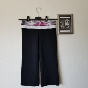 Lululemon Black Crop Groove Cut Leggings Size 6